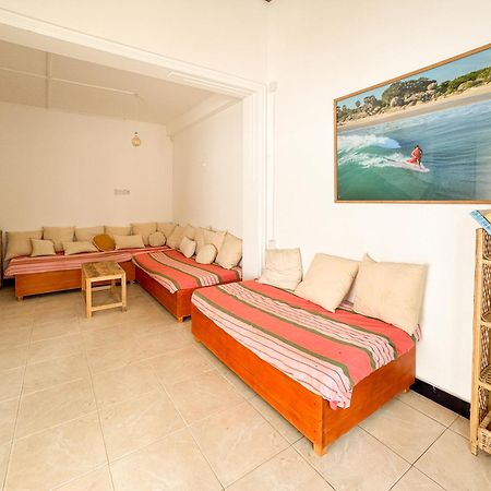 Lucky'S Surf Camp Bed and Breakfast Weligama Εξωτερικό φωτογραφία