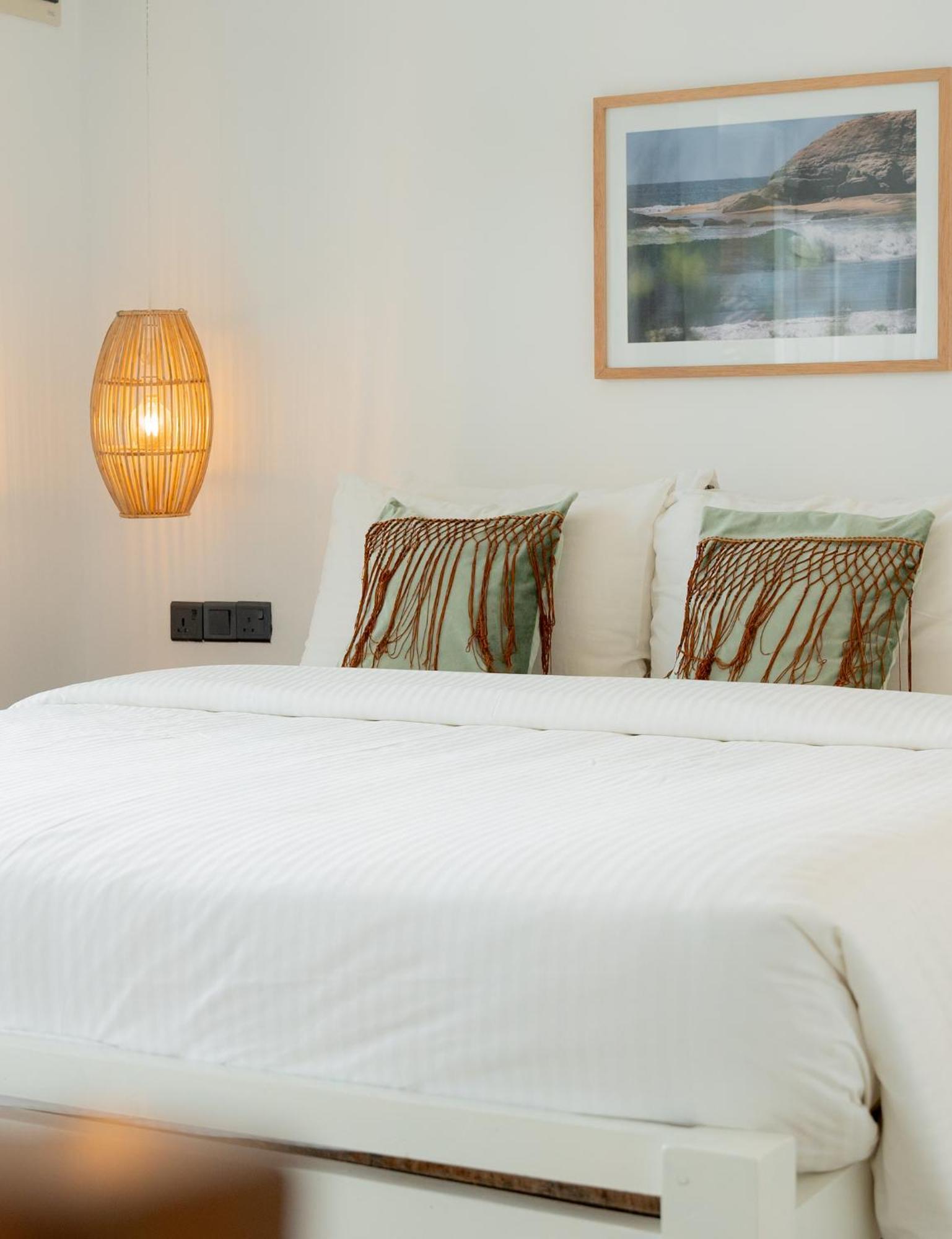Lucky'S Surf Camp Bed and Breakfast Weligama Εξωτερικό φωτογραφία