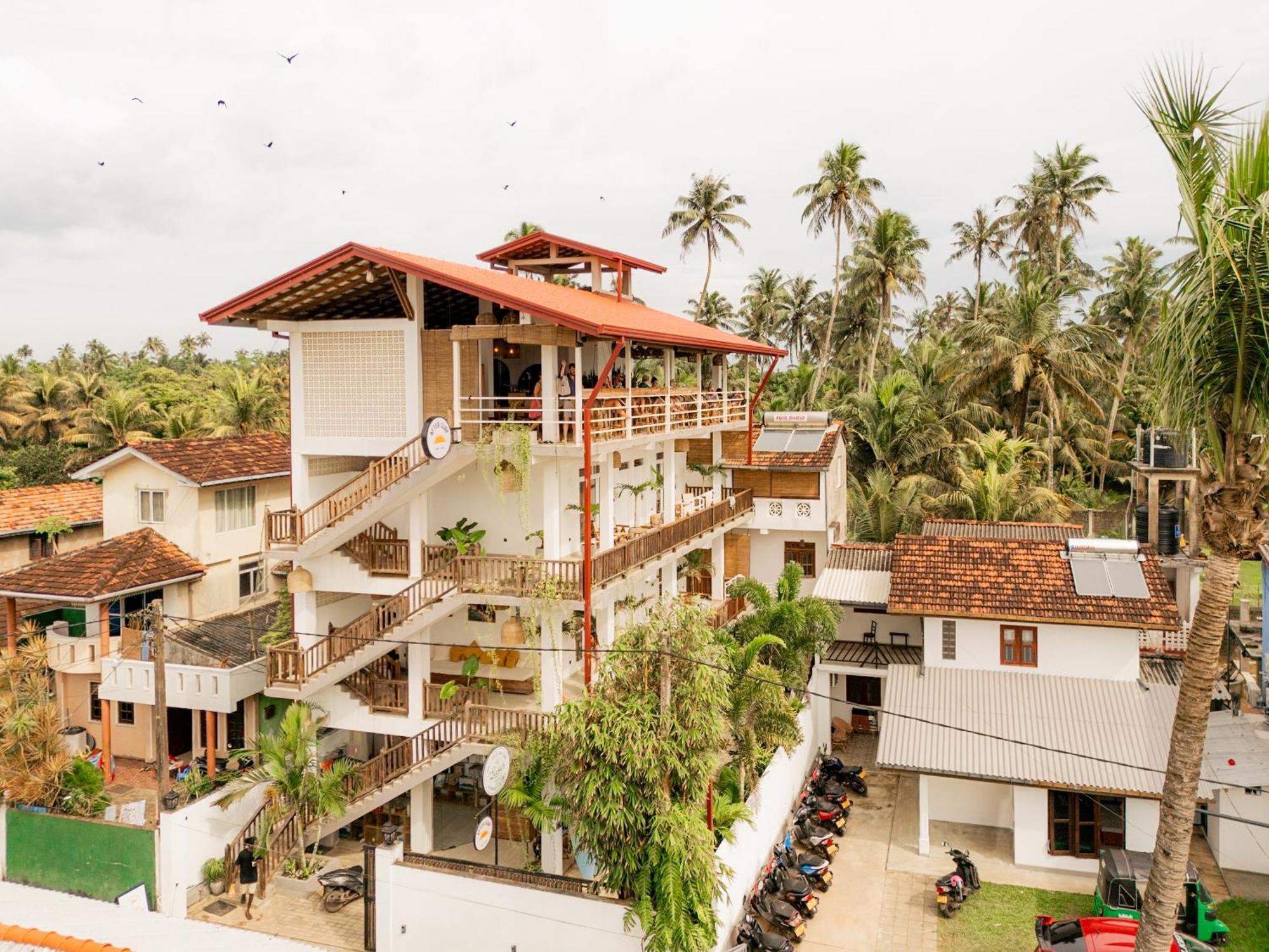Lucky'S Surf Camp Bed and Breakfast Weligama Εξωτερικό φωτογραφία