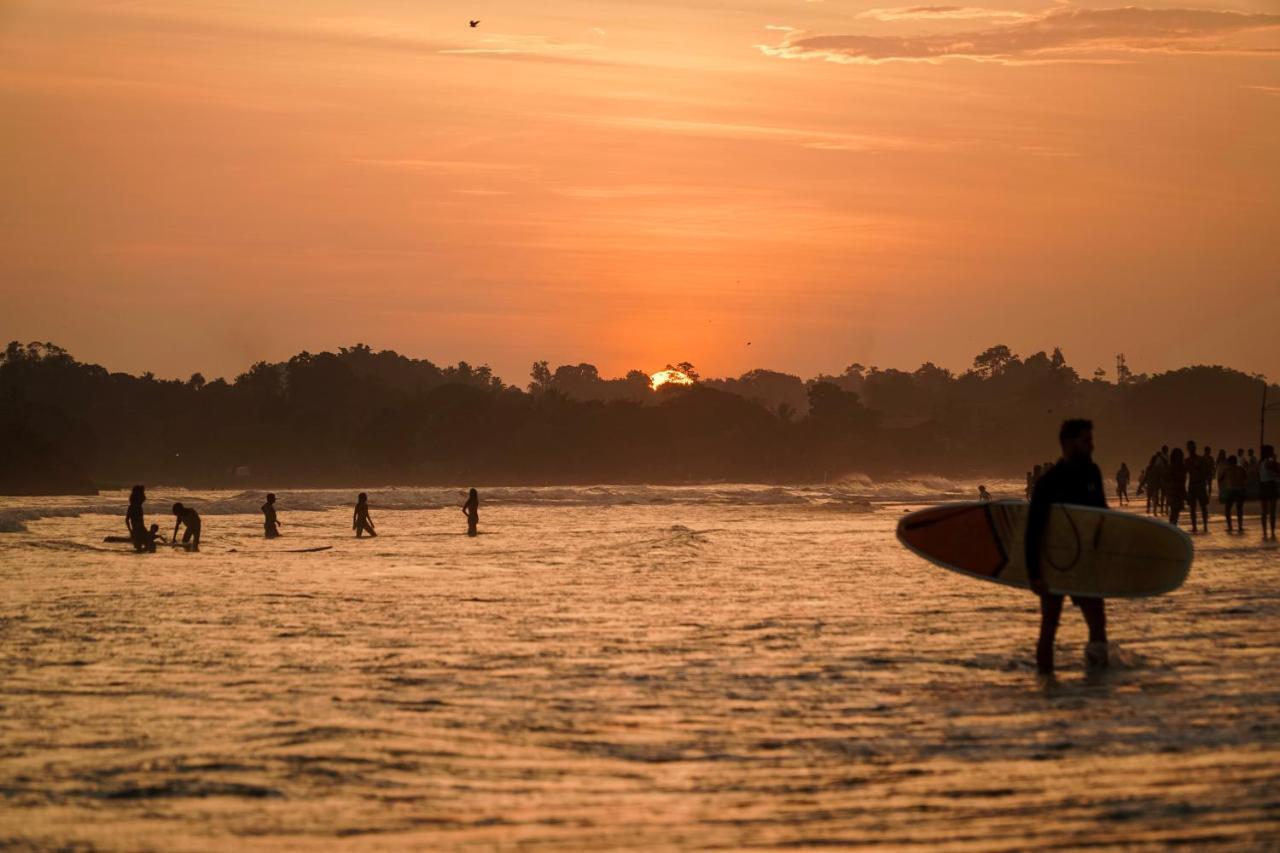 Lucky'S Surf Camp Bed and Breakfast Weligama Εξωτερικό φωτογραφία
